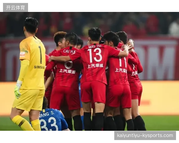 张卫如今在上港二队发挥余热：从“球王”到“二线巨星”的精彩转身